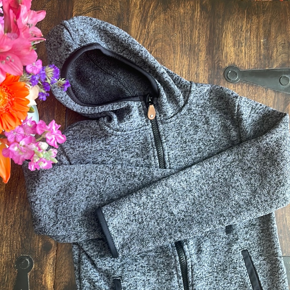 BRAND NEW H&M SIZE 6-7 (122-128 CM) FRONT ZIPPER HOODIE